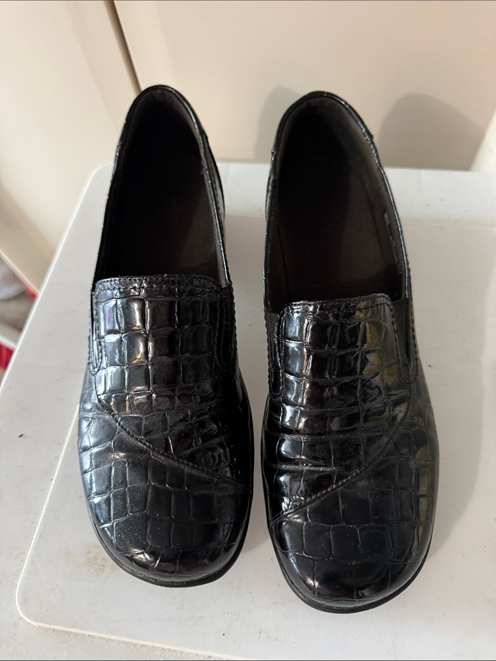 Clarks Women's Black Croc-Embossed Slip-On Loafers